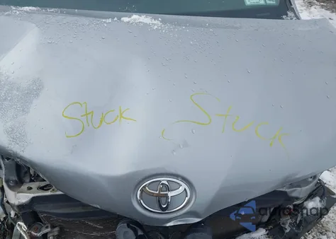 2015 Toyota Sienna Se 8 Passenger z USA, uszkodzony, nr VIN 5TDXK3DC8FS545674